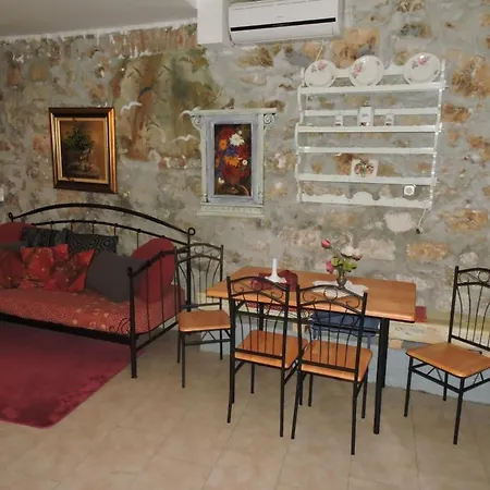 In With Air Conditioning, Wifi * Sutomiscica