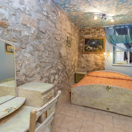 In With Air Conditioning, Wifi * Sutomiscica